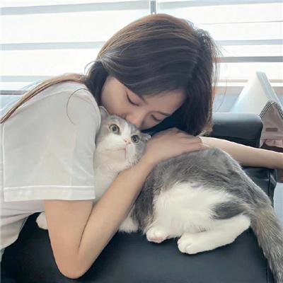 年轻女子